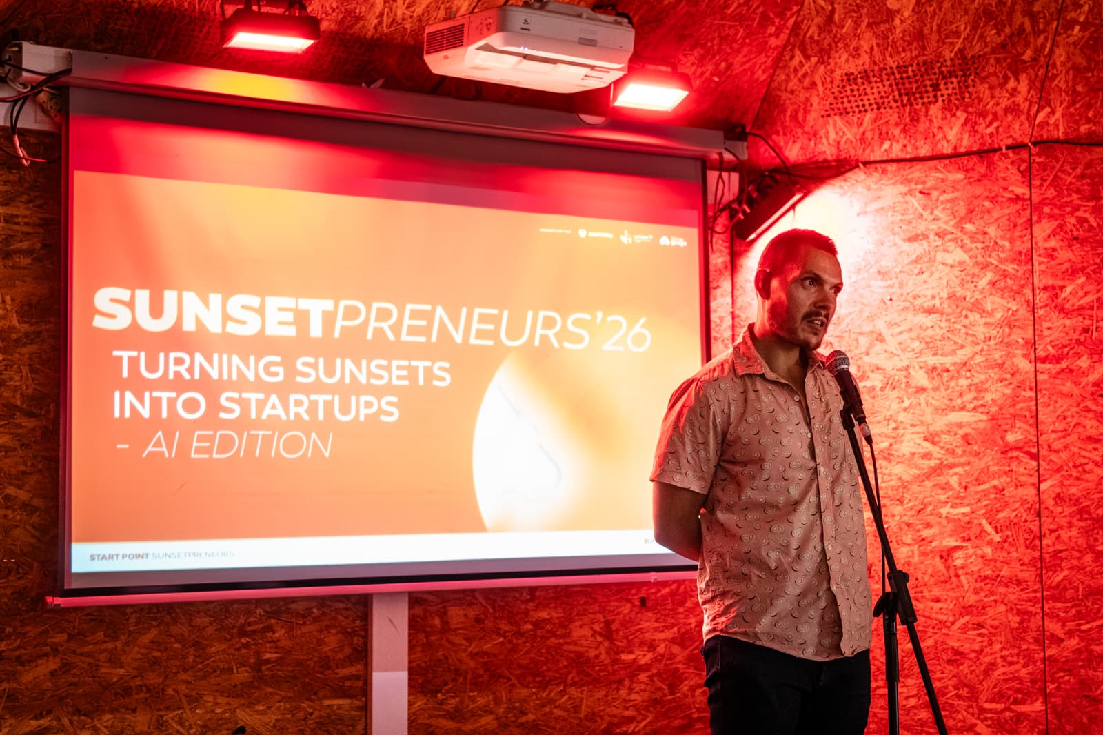 Alex Myers leading a session at Startup Braga on AI adoption